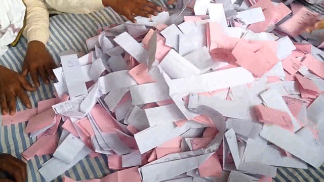 इटवा राम मनोहर लोहिया डिग्री कालेज में नगर पंचायत इटवा व नगर पंचायत बिस्कोहर की मतगणना हुई शुरू