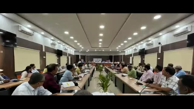 पंचायती राज पदाधिकारी के साथ जिला पदाधिकारी ने की समीक्षा बैठक 
