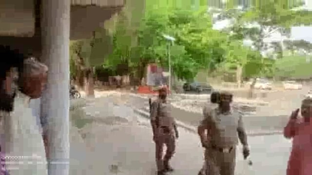 इटवा राम मनोहर लोहिया डिग्री कॉलेज में विधायक माता प्रसाद पांडे पूर्व बेसिक शिक्षा मंत्री सतीश द्विवेदी के बहस का वीडियो