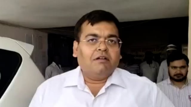 नगर निकाय चुनाव सकुशल संपन्न होने पर डीएम ने इटवा में इटवा सहित सभी तहसीलों के अधिकारियों को दी बधाई