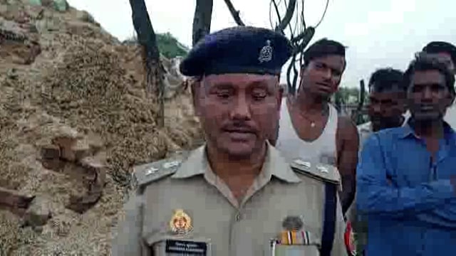 थाना दिबियापुर के अन्तर्गत ग्राम हीरा का पुरवा में घरों में आग लगने की घटना के संबंध में अपर पुलिस अधीक्षक औरैया 