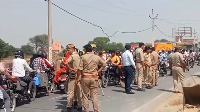 पीडब्ल्यूडी विभाग में पुलिस प्रशासन की मदद से बुलडोजर चलाकर अवैध अतिक्रमण हटवाए