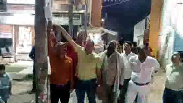 नगर पंचायत इटवा के राम जानकी मंदिर पर लगे स्ट्रीट लाइट का किया गया उद्घाटन