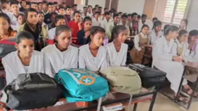 माता प्रसाद जयसवाल इंटर कॉलेज इटवा में बच्चों ने ली पर्यावरण संरक्षण की शपथ