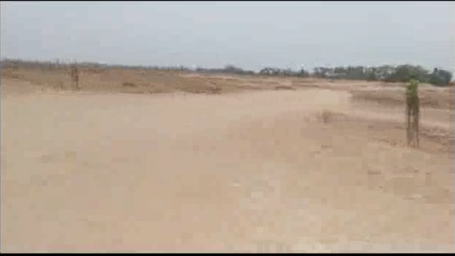 गोलीबारी की घटना के बाद वीरमां बालू घाट पर पसरा सन्नाटा 