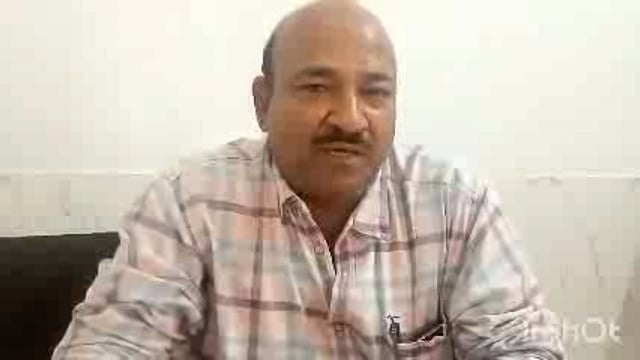 रानीपुर स्थित गौशाले में मृत गोवंश को खींचा जा रहा है ट्रैक्टर से इस पर ग्राम प्रधान व सचिव को नोटिस जारी