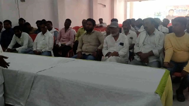 नगर पंचायत चुनाव हारने के बाद इटवा से कांग्रेस के प्रत्याशी रहे नादिर सलाम ने अपने समर्थकों के साथ कि समीक्षा बैठक