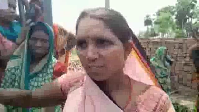  जल नल योजना से ग्रामीण  हुए परेशान    आक्रोशित ग्रामीणों ने  कर दिए सड़क जाम 