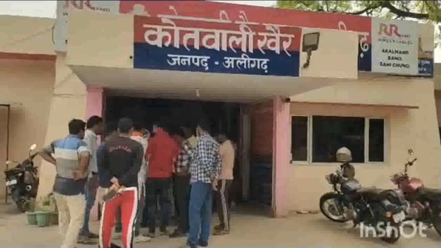 कोतवाली क्षेत् खैर टेडी गांव रोड पर हुआ भयंकर एक्सीडेंट परिजनों की सुने बाइट