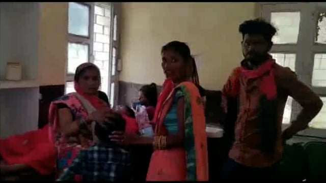 सिकहुला में अनियंत्रित गति से जा रहे बाइक सवार को बचाने के चक्कर में ऑटो पलटा,आधा दर्जन लोग हुए घायल