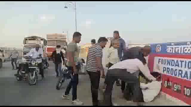 नळेगावं उडान पुलावर दोन मोटारसायकलची समोरासमोर धडक,दोघे जखमी