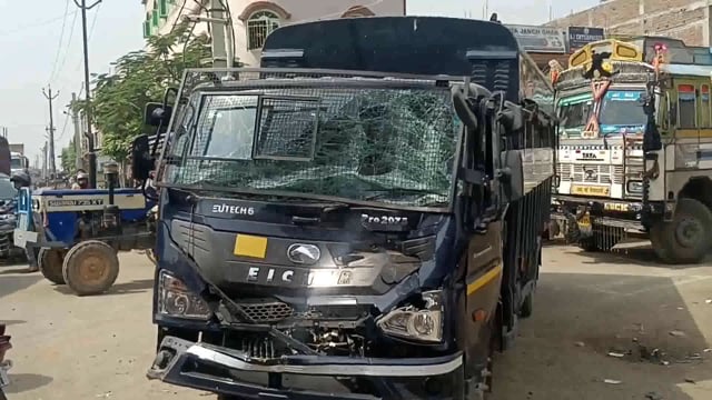 छपरा जा रहे कैदी वाहन पचना रोड बायपास में दुर्घटनाग्रस्त दो कैदी एवं पांच पुलिसकर्मी जख्मी
