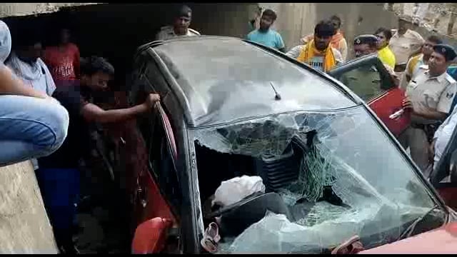 संग्रामपुर गांव  के समीप अनियंत्रित कार पुलिया के नीचे गिरने से चालक की हुई मौत आधा दर्जन जख्मी भागलपुर रेफर