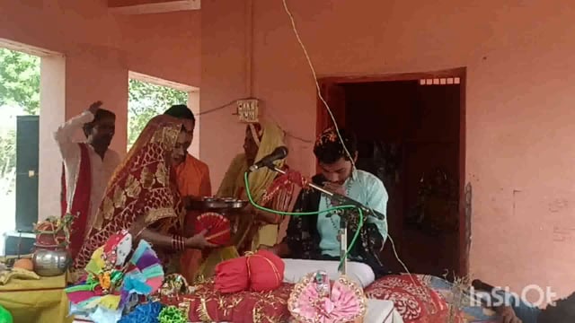 माट क्षेत्र की किन्नर मुस्कान शर्मा ने किया भागवताचार्य का स्वागत