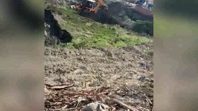 *अतिक्रमण की भेंट चढ़ा अमृत सरोवर*