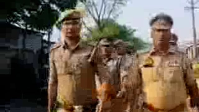 त्रिलोकपुर पुलिस द्वारा कस्बा बभनी में किया गया पैदल गस्त संदिग्धों की ली गई तलाशी