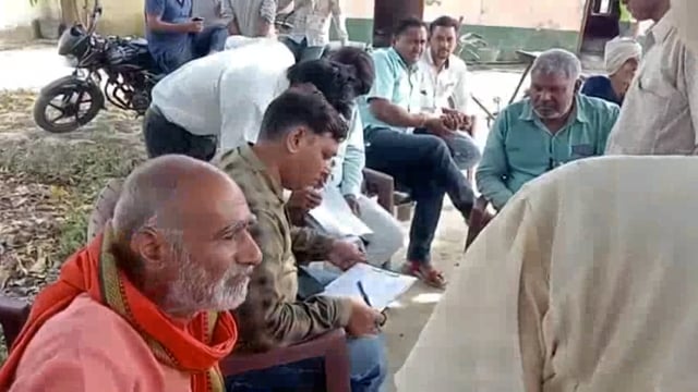 कोटवा शुकुलपुर कोटेदार पर राशन         घटतौली का आरोप,जाँच करने पहुँचे एसआई राज सिंह यादव
जाँच पर सवालिया निशान