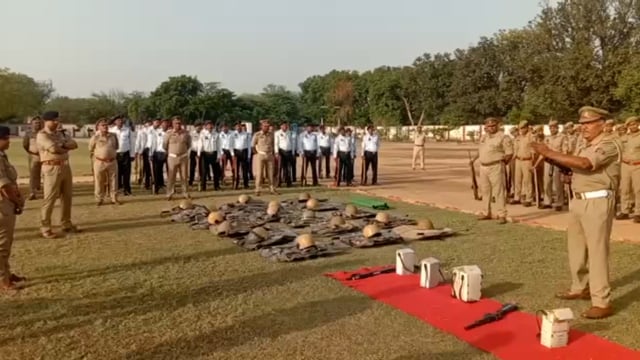 एसएसपी शैलेश कुमार पांण्डे द्वारा ली गई सप्ताहिक परेड सलामी परेड स्थल का किया निरीक्षण