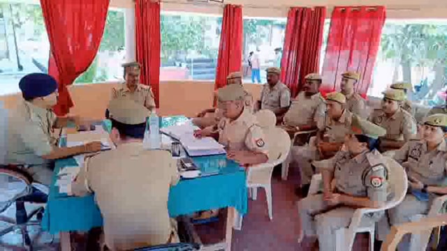 क्षेत्राधिकारी इटवा द्वारा थाना गोल्हौरा का निरीक्षण कर सम्बन्धित को आवश्यक दिशा निर्देश दिया गया ।