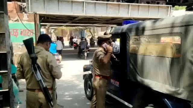 शहर के नाले में पड़ा मिला युवक का शव क्षेत्र में फैली सनसनी मौके पर पहुंची पुलिस शिनाख्त के प्रयास में लगी