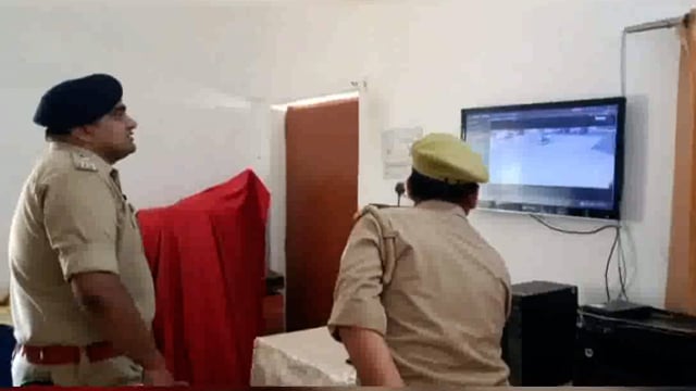 आजमगढ़ पुलिस अधीक्षक अनुराग आर्य ने सीसीटीवी किया उद्घाटन आजमगढ़ जिले के सभी चौराहों पर लगेंगे सीसीटीवी कैमरे