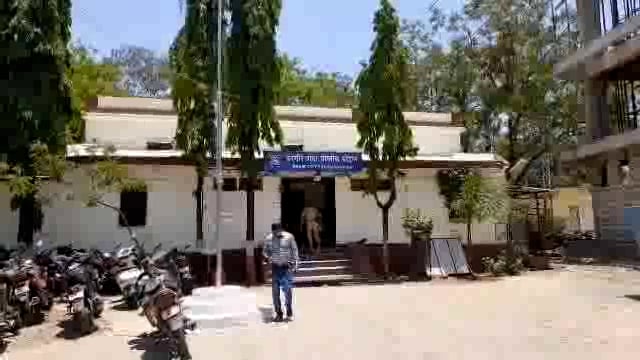 मोंढा रोड येथे शहर पोलिसांची अंदर बाहर जुगार अड्ड्यावर धाड,32 हजार नगदी रोख जप्त