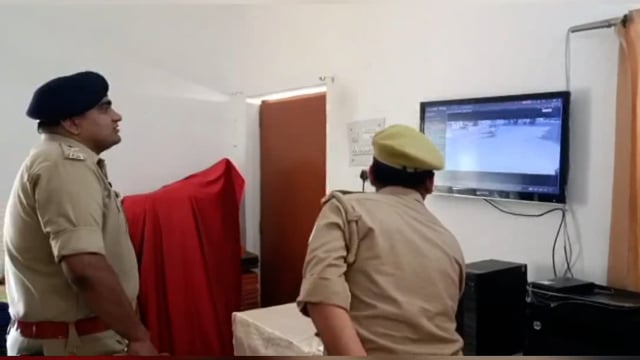 आजमगढ़ पुलिस अधीक्षक अनुराग आर्य ने सीसीटीवी किया उद्घाटन आजमगढ़ जिले के सभी चौराहों पर लगेंगे सीसीटीवी कैमरे