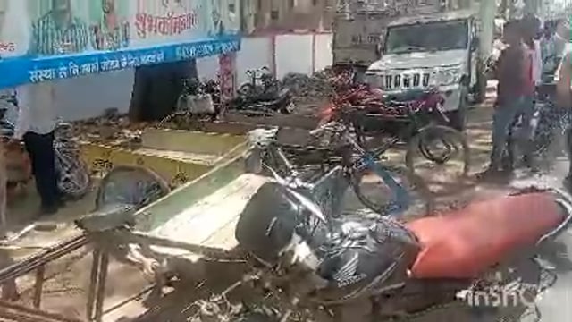 ओवर टेक करने के चक्कर में दो बाइके आपस में लड़ी , दो लोग हुए गंभीर रूप से घायल बाइक हुई क्षतिग्रस्त