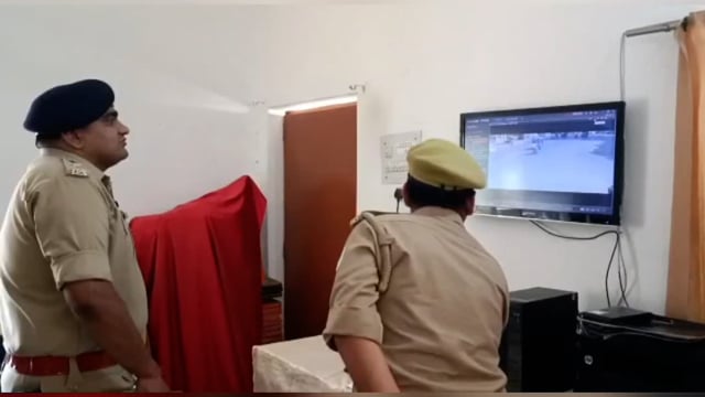 आजमगढ़ पुलिस अधीक्षक अनुराग आर्य ने सीसीटीवी किया उद्घाटन आजमगढ़ जिले के सभी चौराहों पर लगेंगे सीसीटीवी कैमरे