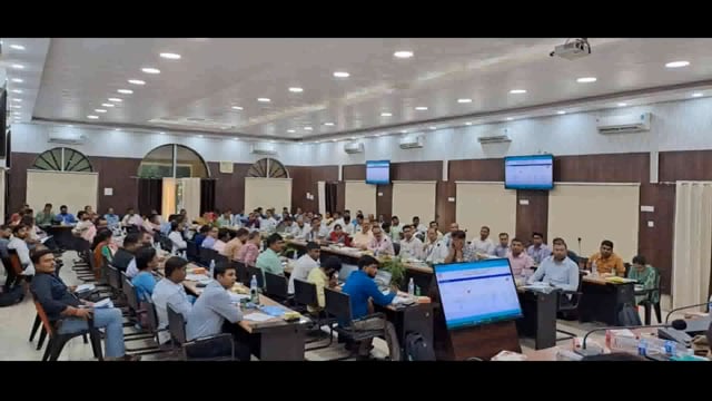 बांका में उद्योग विभाग द्वारा संचालित योजनाओं का जिला पदाधिकारी ने की समीक्षा बैठक 