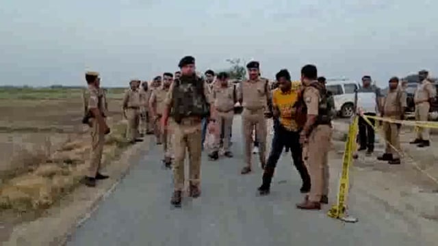 मथुरा पुलिस ने 1लाख के इनामी शातिर बदमाश को मुठभेड़ के बाद घायल अवस्था में पकड़ा