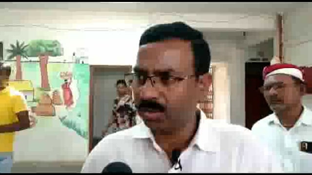 घुस लेते हुए लेखपाल की वीडियो हुई वायरल सदर आजमगढ़ उप जिलाधिकारी ने दिया कार्यवाही का आश्वासन