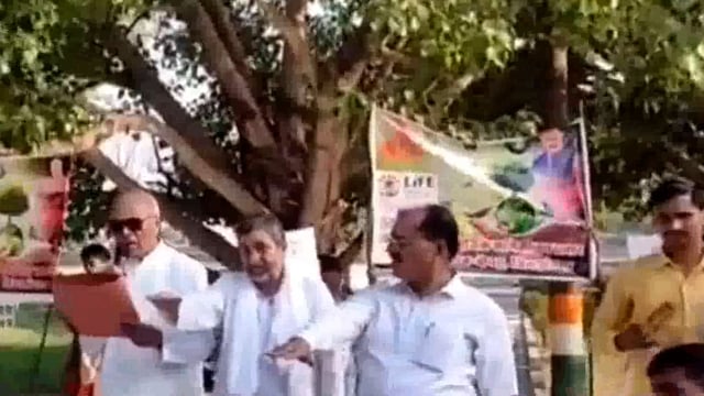 वन विभाग पार्क में जीवों की रक्षा को लेकर दिलाया गया सपत 