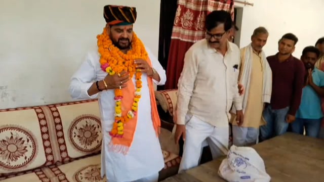 विभिन्न मांगलिक कार्यक्रम में पहुंचे सांसद का समर्थकों ने किया स्वागत