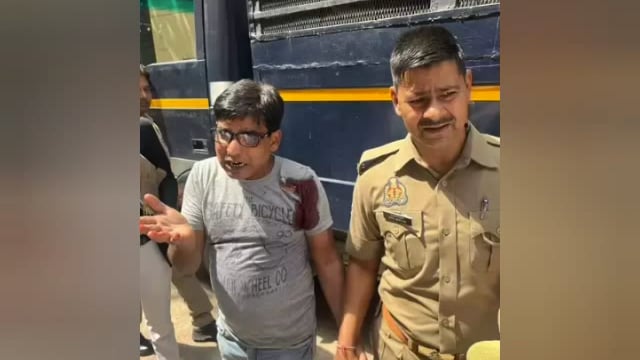 न्यायालय में पेशी पर आये बंदी पर चाकू से हमला, पुलिस सुरक्षा में बढ़ी चूक
रिश्तेदार पर हमले का आरोप, एक हिरासत मे