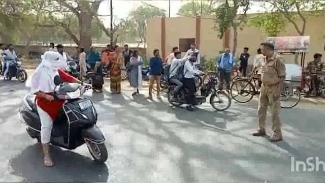 मार्ग चौड़ीकरण में बाधा बन रही मजार को प्रशासन ने हटवाया