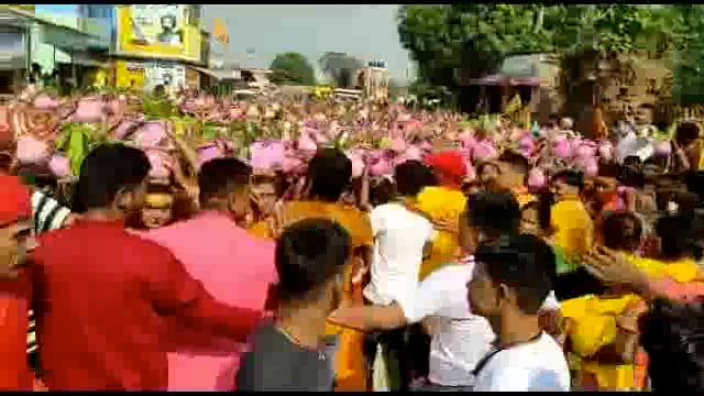 डुमरिया गांव में शिवशक्ति महायज्ञ को लेकर निकाली गई भव्य कलश शोभायात्रा