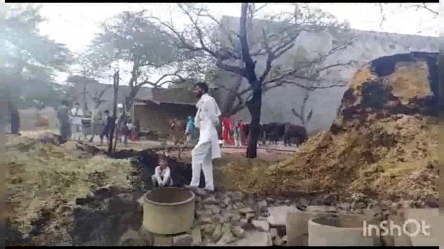 दोसेरस में बिधुत चिंगारी से लगी आग लाखों का भूसा व अन्य सामान जलकर हुआ खाख.