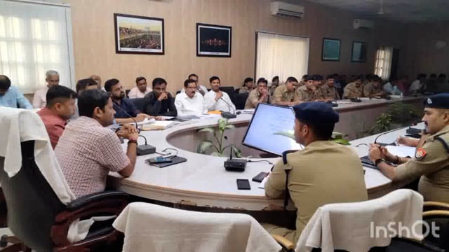 जिला अधिकारी की अध्यक्षता में कलेक्ट्रेट सभागार में हुई बैठक अधीनस्थ पुलिस प्रशासनिक अधिकारियों को दिए दिशा निर्देश