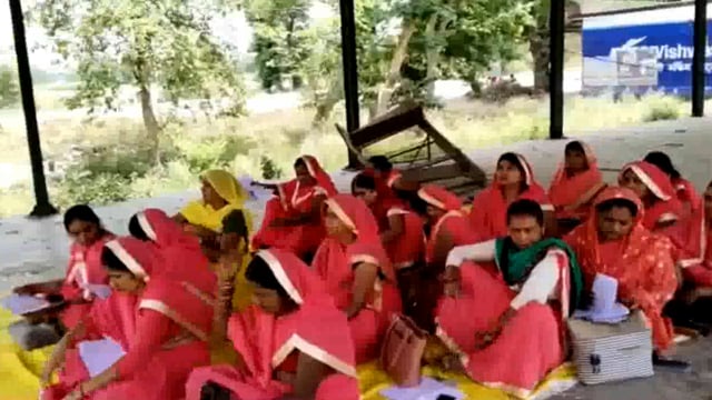 वजीरगंज के बाल विकास परियोजना कार्यालय पर सुपरवाइजर की अध्यक्षता में आंगनवाड़ी कार्यकत्रियों की बैठक हुई संपन्न