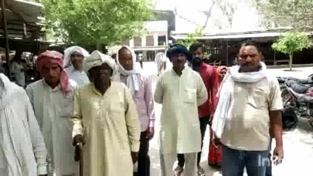 महावन तहसील के गांव जुगसना के नगला मोहन निवासी ग्रामीणों ने लेखपाल पर लगाया अवैध वसूली का आरोप