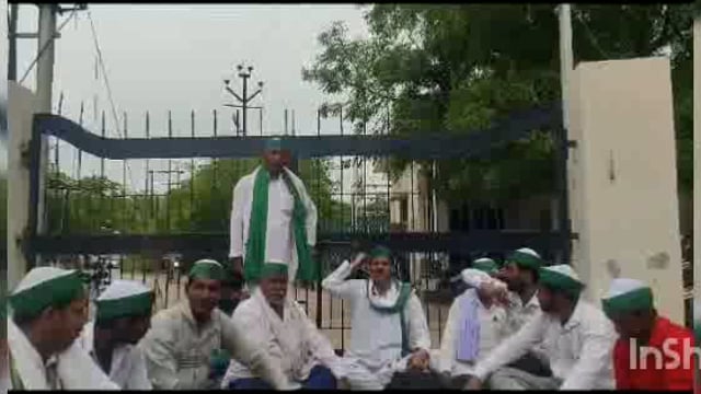 अघोषित विद्युत कटौती के विरोध में भाकियू टिकैत ने बिजलीघर पर किया धरना प्रदर्शन