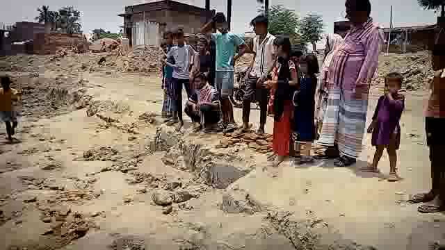 डुमरामा गांव में पोखर की खुदाई के दौरान मिला पुरातात्विक अवशेष