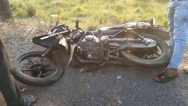 करहिया पुल के पास ट्रक ने बाइक सवार को मारी ठोकर बाइक सवार दो की हालत गंभीर