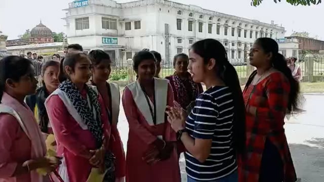 बलरामपुर: नगर कोतवाली एंटी रोमियो टीम द्वारा चलाया गया जागरुकता अभियान छात्राओं को किया गया जागरूक