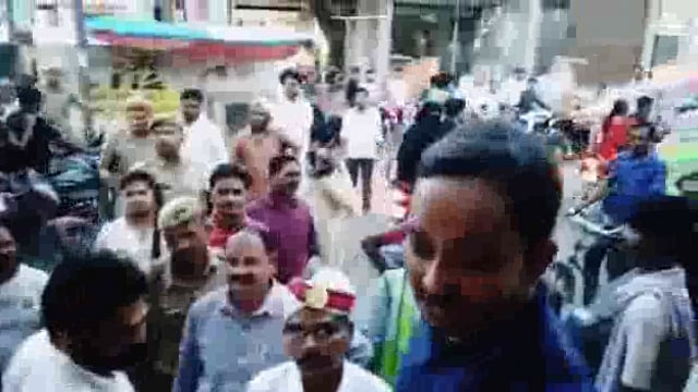 बिलरियागंज में अतिक्रमणकारियों पर प्रशासन का गरजा बुलडोजर, मचा हड़कंप