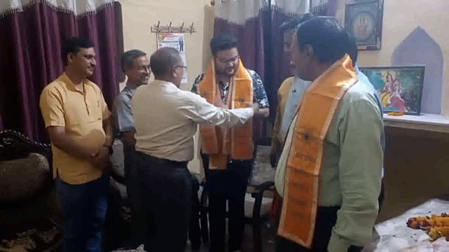 राया में यूपीएससी में 137 वी रैंक हासिल करने वाले अभिनव द्विवेदी का व्यापार मंडल ने किया स्वागत सम्मान