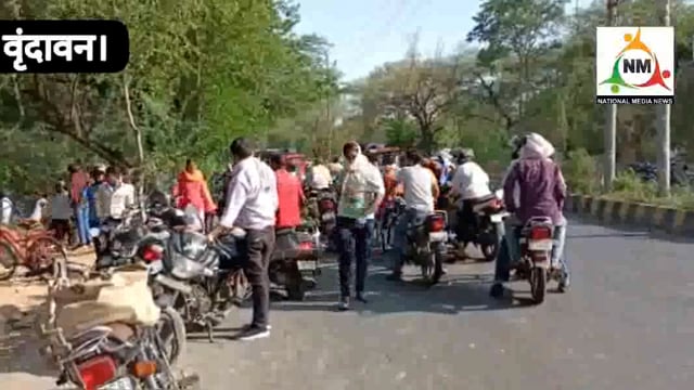 मथुरा वृंदावन मार्ग स्थित पीएमबी कॉलेज के समीप जंगल में अज्ञात व्यक्ति का शव मिलने से फैली सनसनी,जांच में जुटी पुलिस।