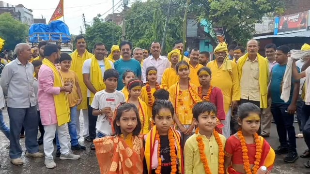 भव्य कलश यात्रा के साथ संगीतमय श्रीमद् भागवत कथा का हुआ शुभारंभ 