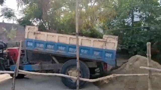 तालाब की भूमि पर दबंगों का कब्जा उप जिला अधिकारी से ग्रामीणों ने की शिकायत